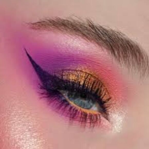 Tom Ford African Violet Eyeshadow Quad (Purple, Coral, Gold, Brown) - Picture 9 of 17